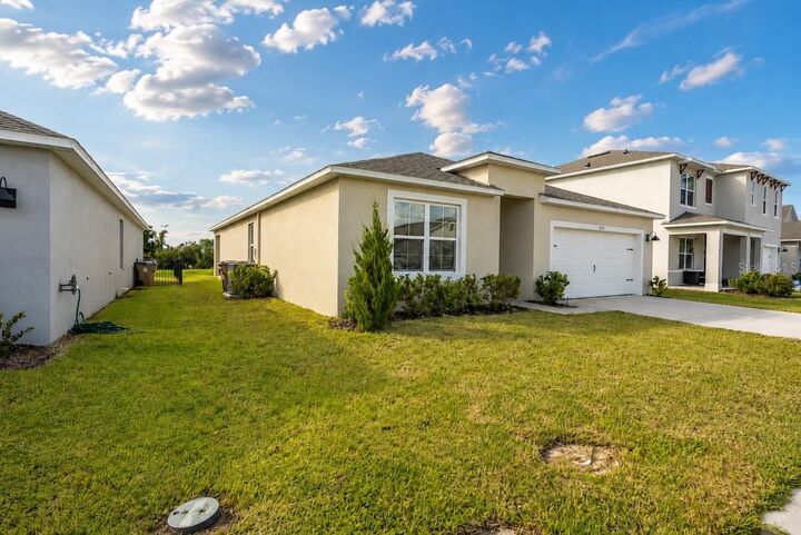 Property Photo:  2791 House Finch Road  FL 34773 