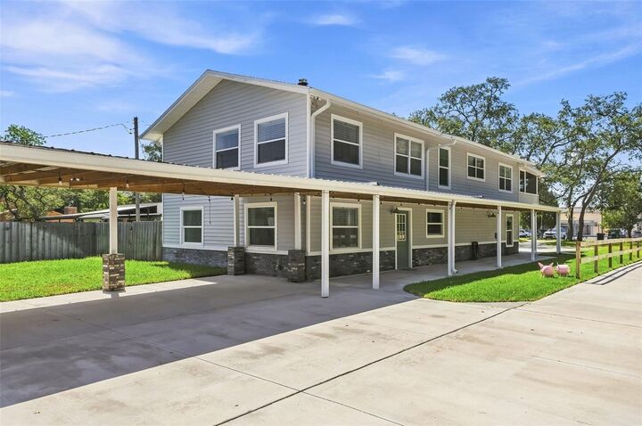 Property Photo: 1120 1st Avenue N FL 34695