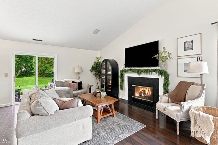 Property Photo:  2190 Meadow Glen Boulevard  IN 46131 