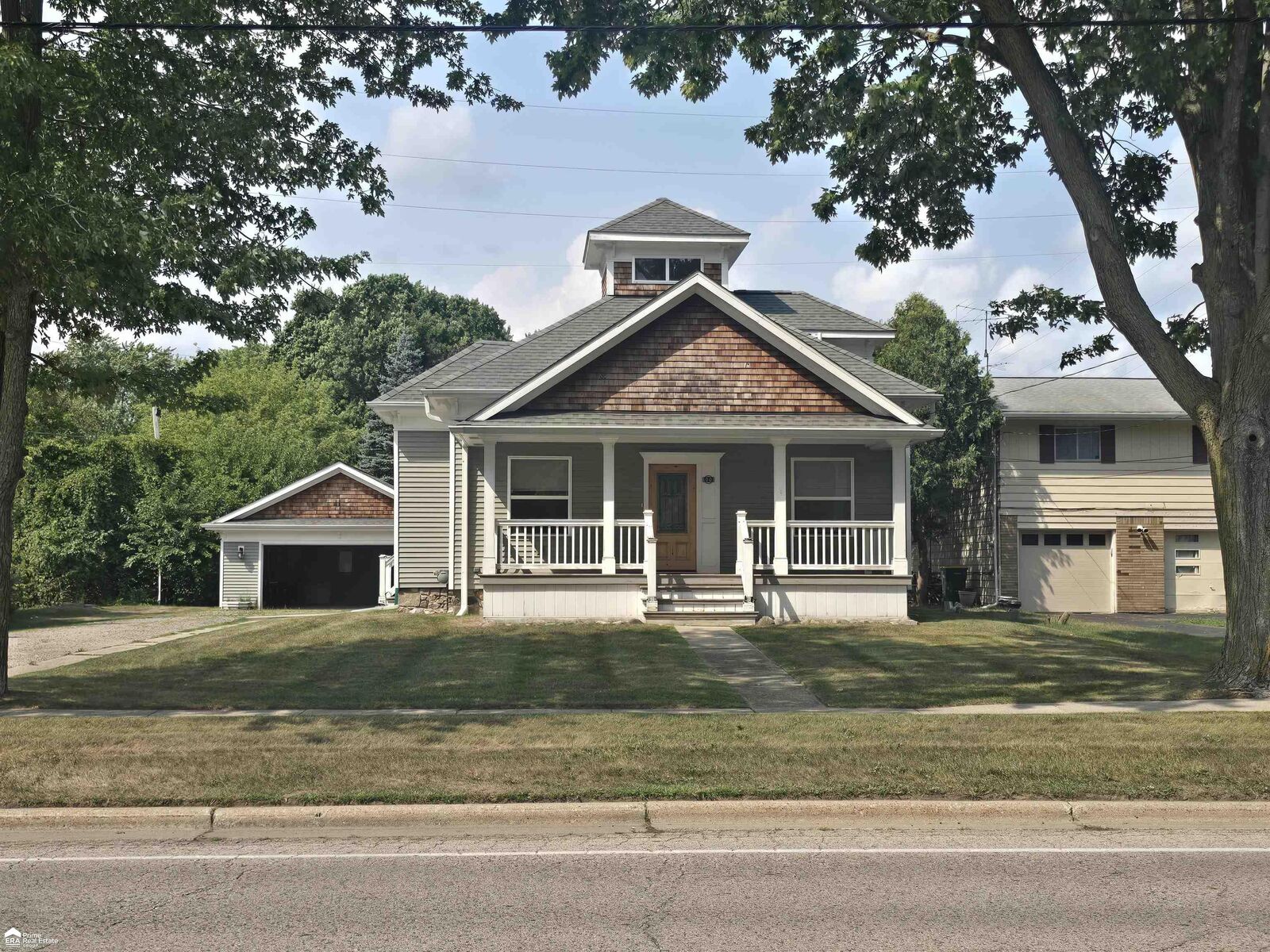 Property Photo:  1001 Coutant Street  MI 48433 
