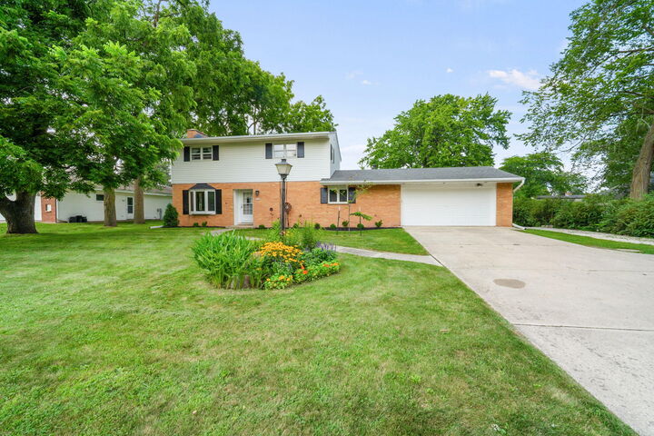 Property Photo:  1504 W Decorah Rd  WI 53095 