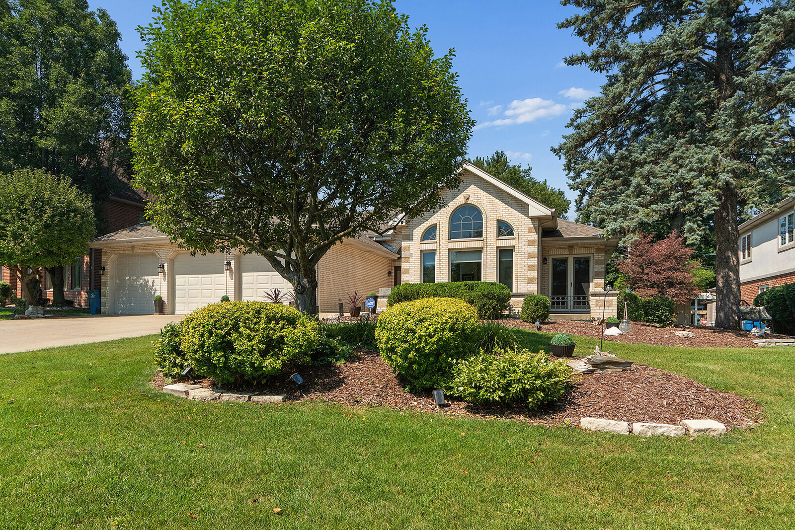 Property Photo: 12306 S Nagle Avenue IL 60463