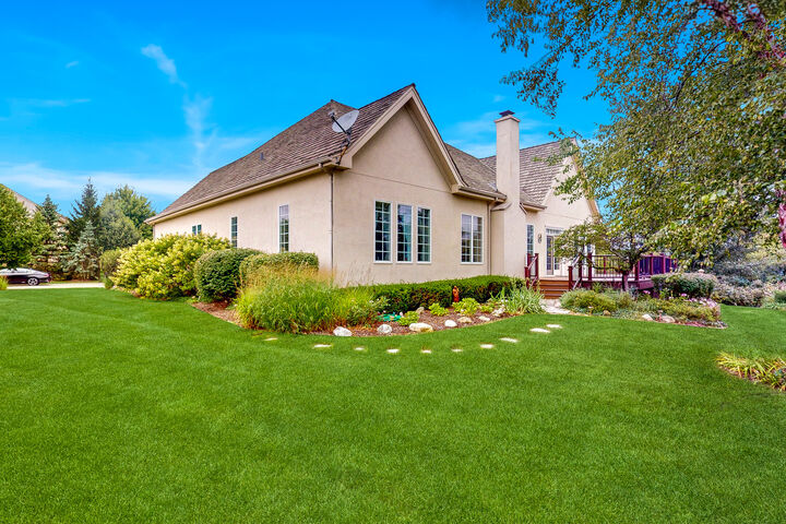 Property Photo: 1043 Ridgeview Drive IL 60010