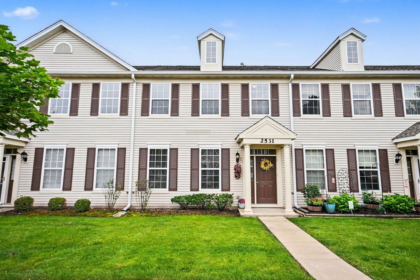 Property Photo: 2531 Congress Avenue 2531 IL 60503