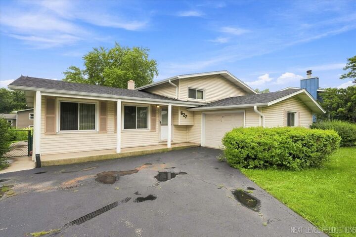 Property Photo:  627 Maple Avenue  IL 60532 