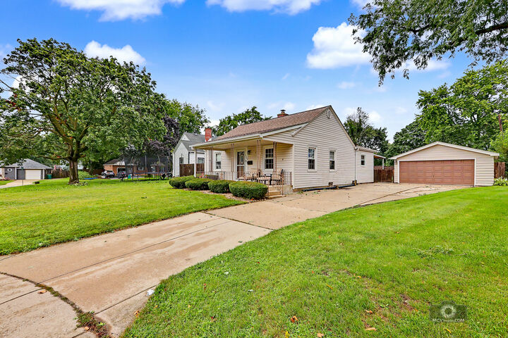 Property Photo:  1530 Marquette Court  IL 60435 