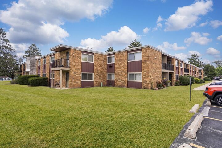 Property Photo: 1320 Lore Lane 108 IL 60148