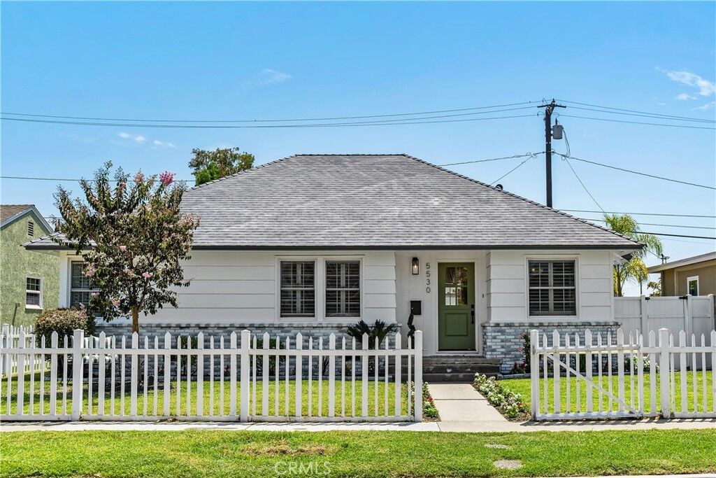 Property Photo: 5530 E Pageantry CA 90808