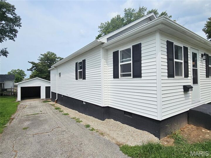 Property Photo: 658 Eccles Street IL 62049