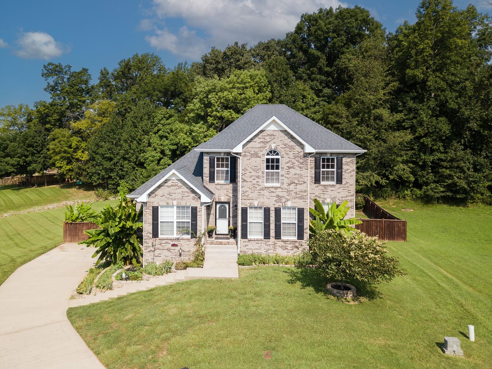 Property Photo: 736 Forrest Cove Ct TN 37040