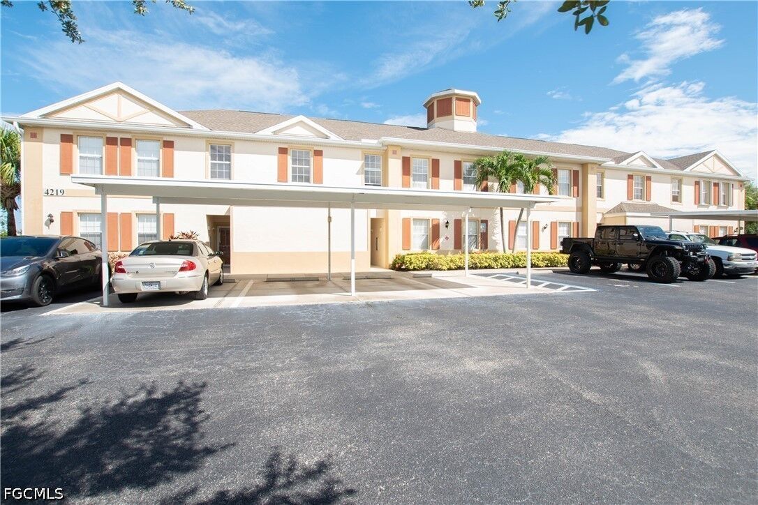 Property Photo:  4219 Liron Avenue 203  FL 33916 