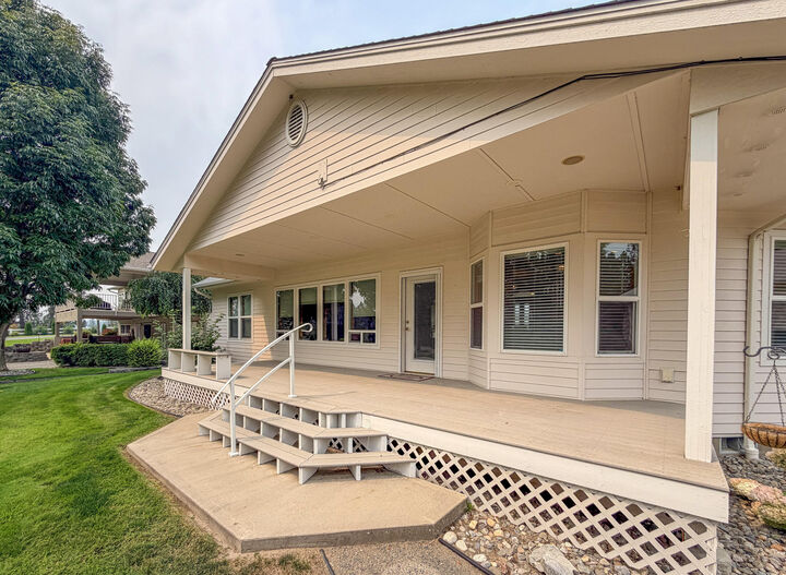 Property Photo: 1555 S Meyers St WA 99141