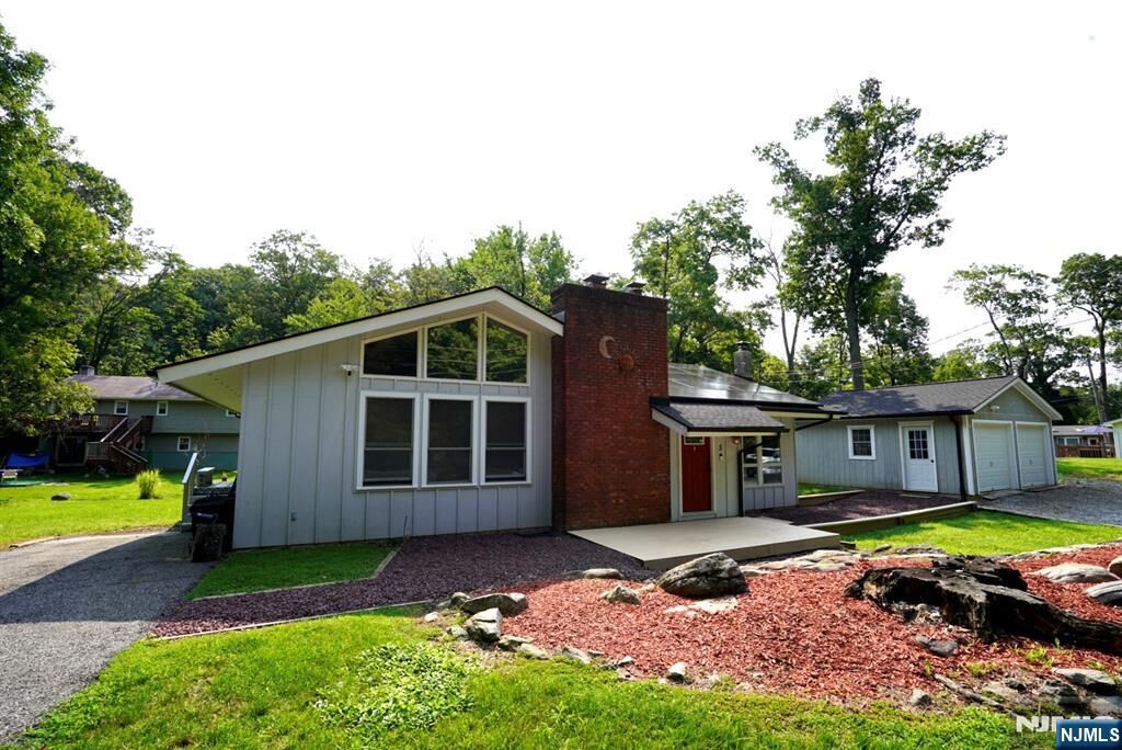 Property Photo:  5 Woodlawn Drive  NJ 07821 