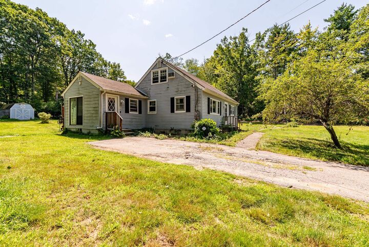 Property Photo: 10 Hunter Drive NH 03077