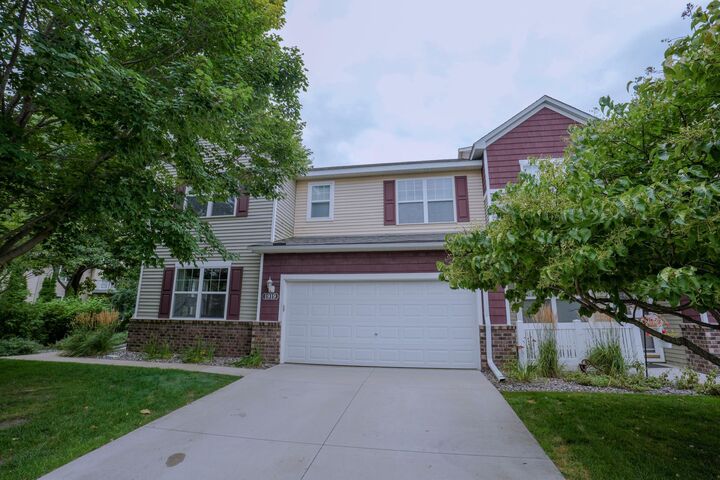 Property Photo:  1919 Sierra Drive 1401  MN 55033 