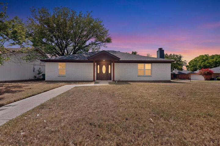 Property Photo: 6000 Cool Springs Drive TX 76001