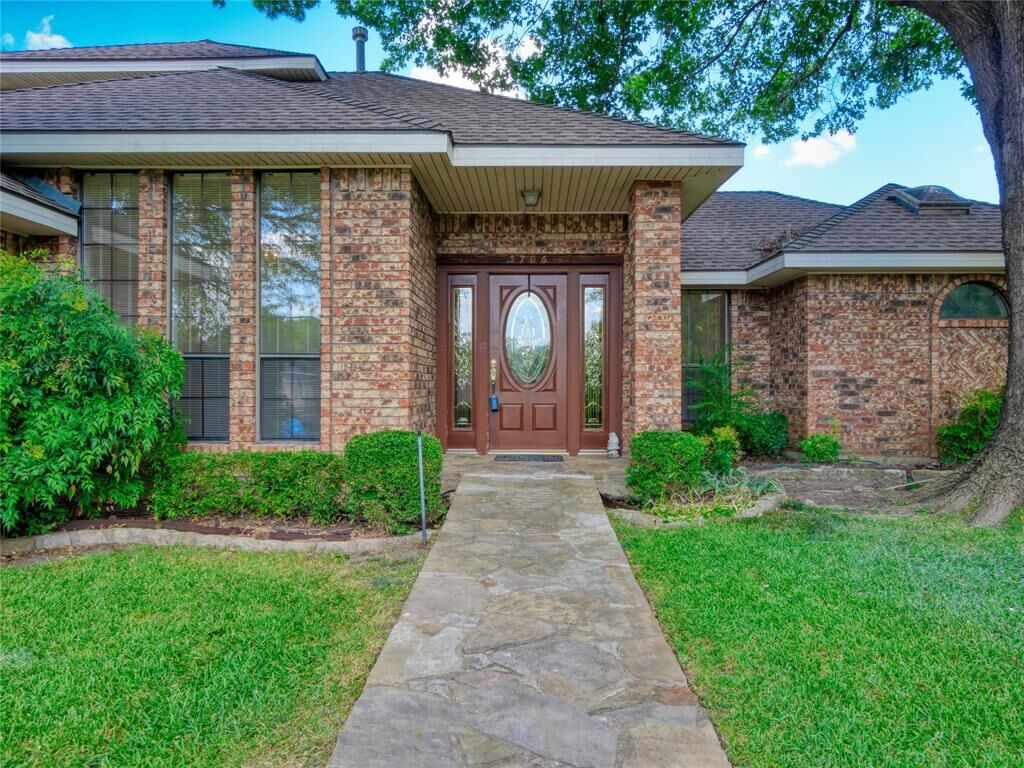 Property Photo: 3706 Queenswood Lane TX 75040