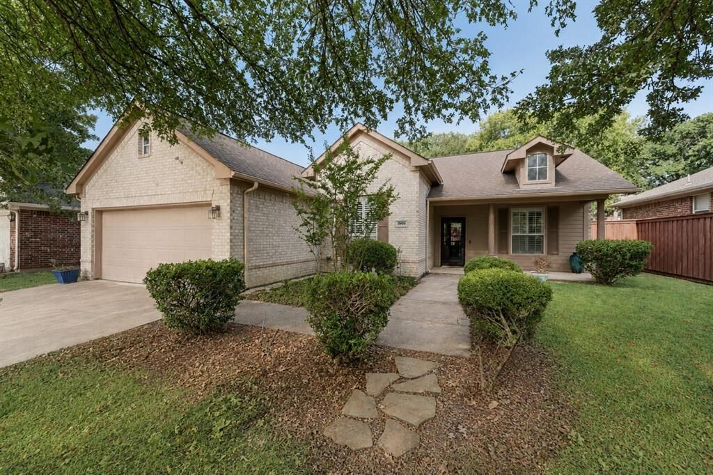 Property Photo:  3900 Kirby Drive  TX 76210 