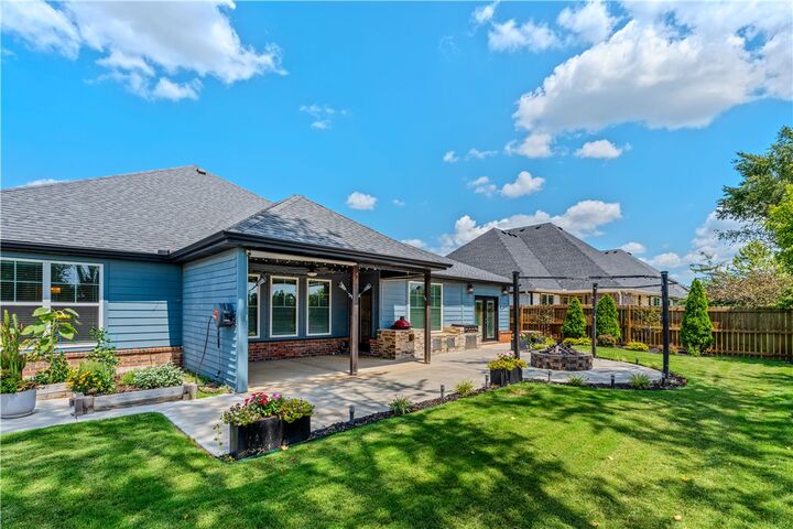 Property Photo:  1031 Red Maple Street  AR 72719 