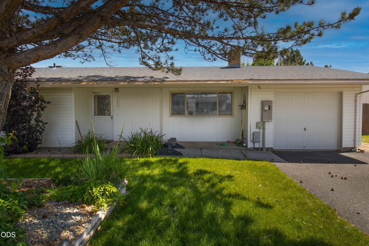 Property Photo:  10443 Wright Avenue  OR 97603 