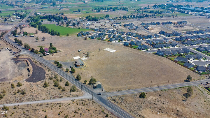 Property Photo:  900 NW Pershall Way  OR 97756 