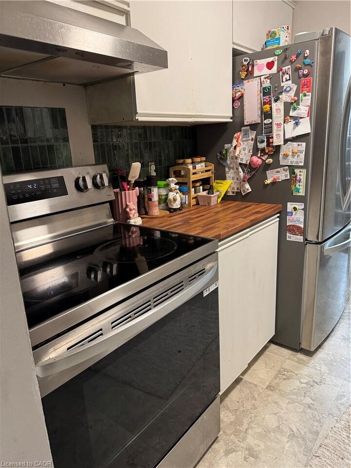 Property Photo:  639 Albert Street 7  ON N2L 3V5 
