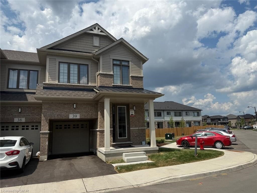 Property Photo:  15 Blacklock Street 39  ON N1S 0E2 