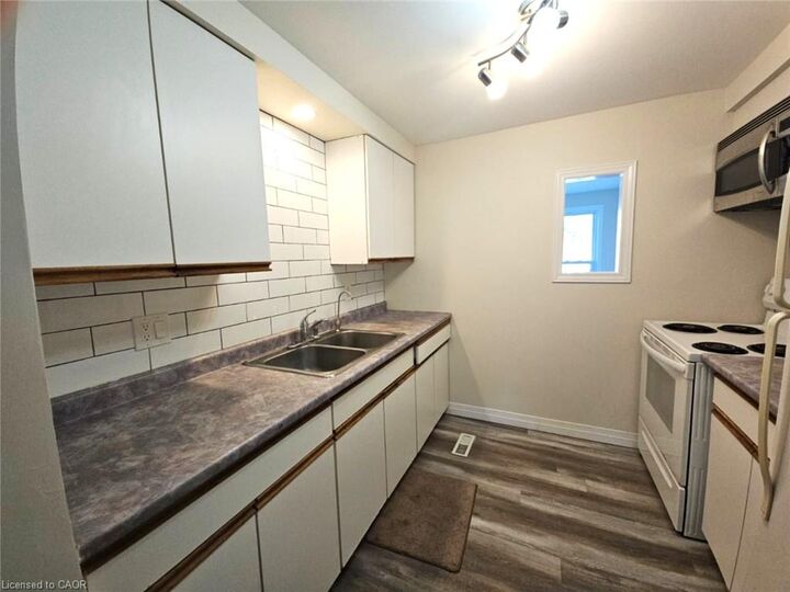Property Photo:  487 Elgin Street N 20  ON N1R 6V4 