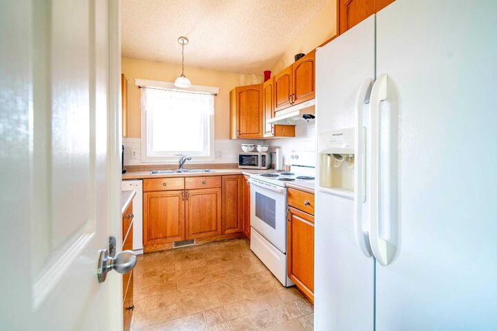 Property Photo:  2521 11 Avenue  AB T9W 1W2 