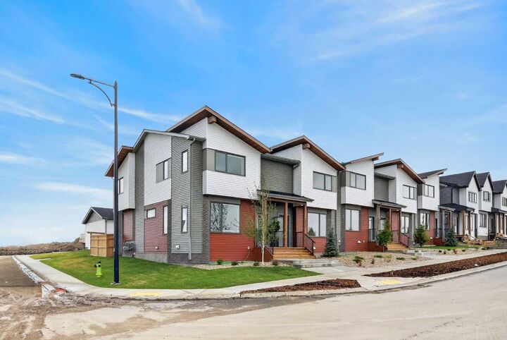 Property Photo: 2077 Vantage Way SW AB T4B 5Y5