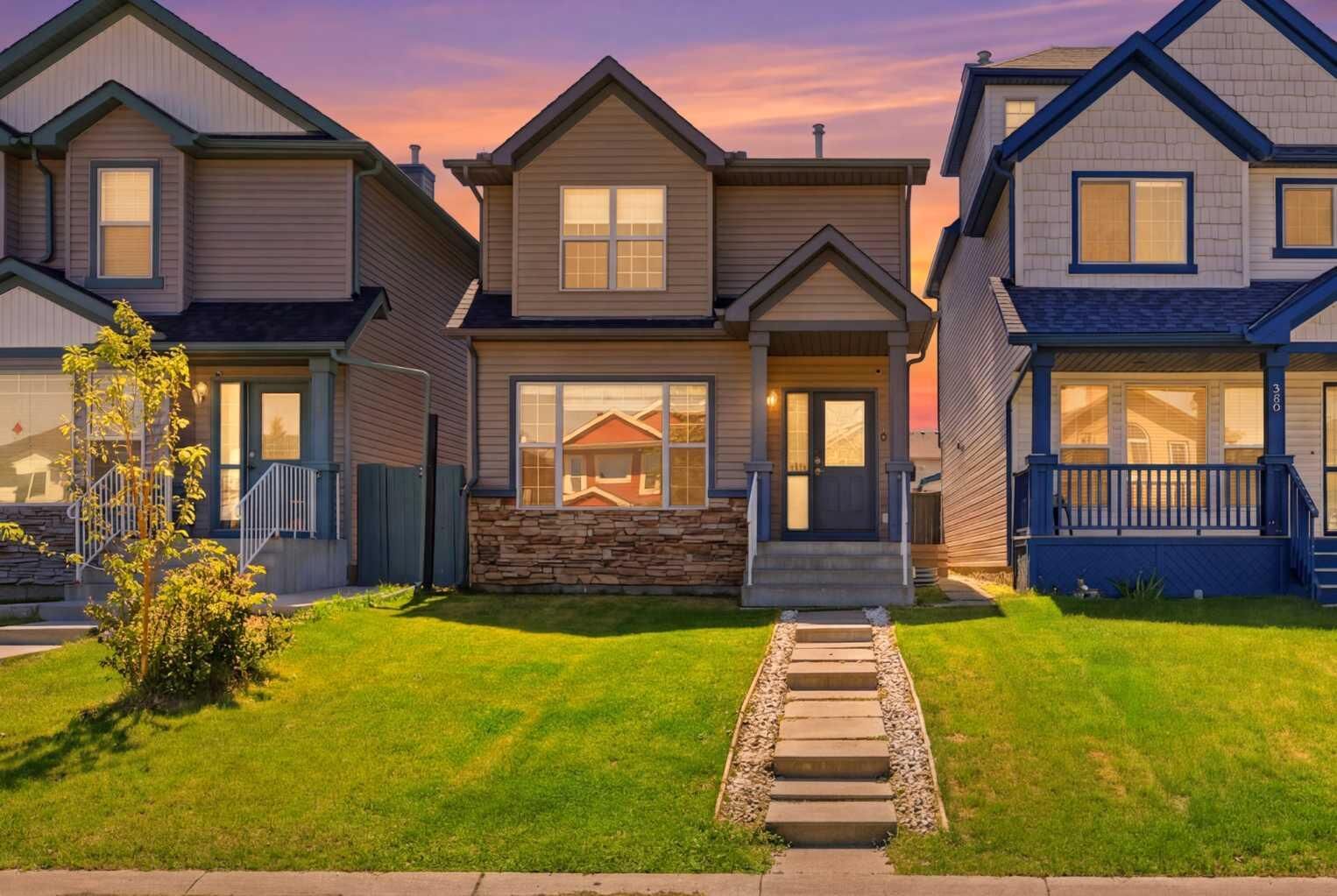 Property Photo:  33 Saddlecrest Close NE  AB T3J 5B5 