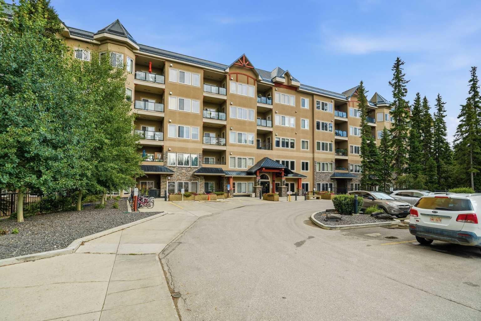 Property Photo: 30 Discovery Ridge Close SW 531 AB T3H 5X5