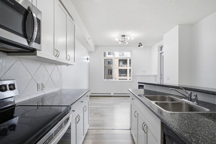 Property Photo:  930 Centre Avenue NE 438  AB T2E 9C8 