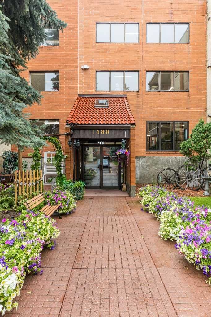 Property Photo: 1480 Southview Drive SE 135 AB T1B 3Z3