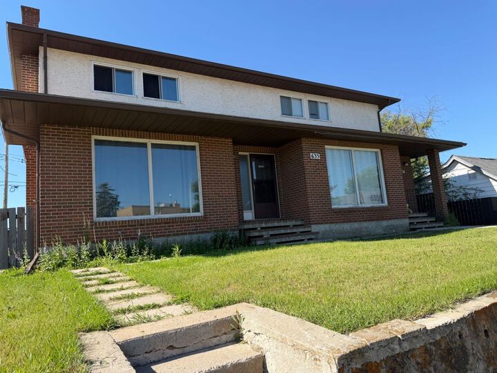 635 3 Avenue W — photo 1