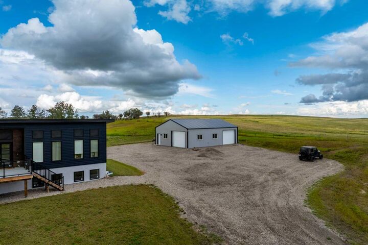 Property Photo: 285102 Lochend Road AB T0M 1L0