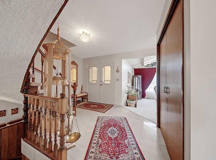Property Photo:  9556 Oakland Way SW  AB T2V 4G5 