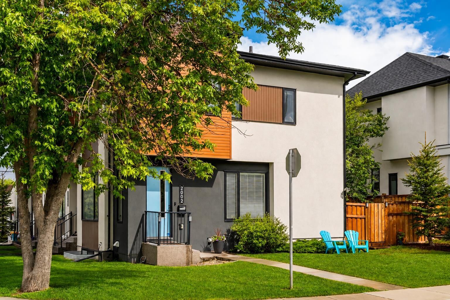 Property Photo: 2002 35 Street SW AB T3E 2X6