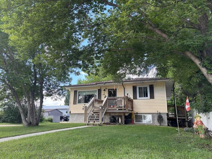 110 Railway Avenue — photo 1