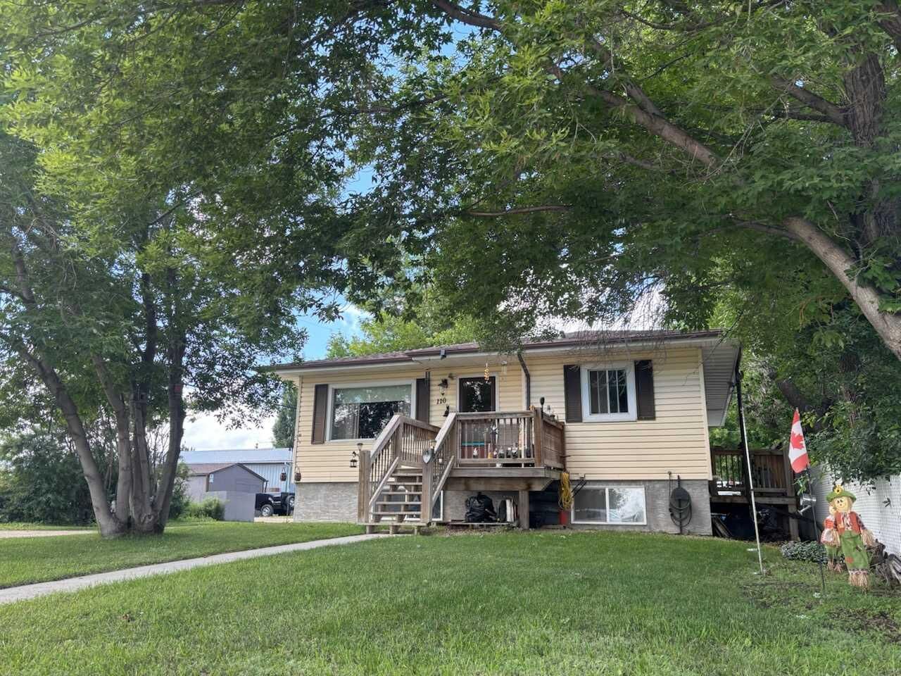 Property Photo: 110 Railway Avenue AB T0J 2R0