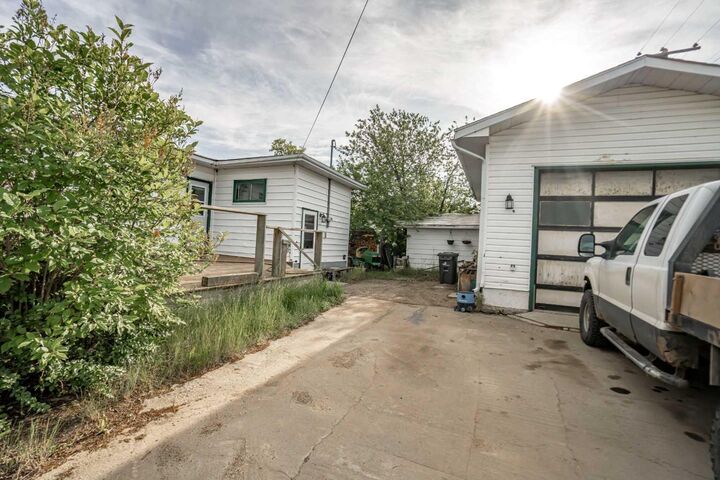 Property Photo: 9702 100 Ave AB T0H 2R0