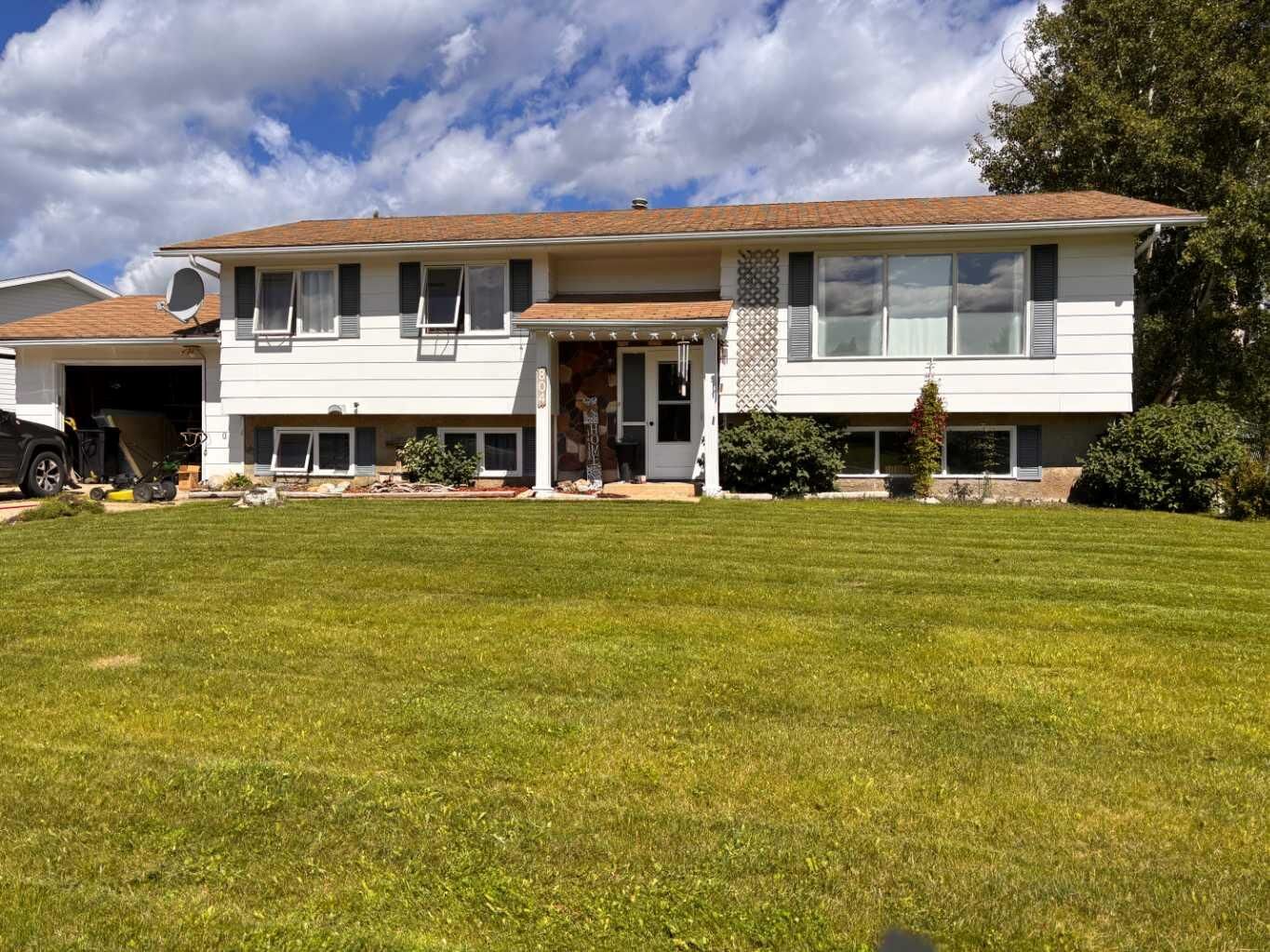 Property Photo:  804 7 Street  AB T0H 1P0 