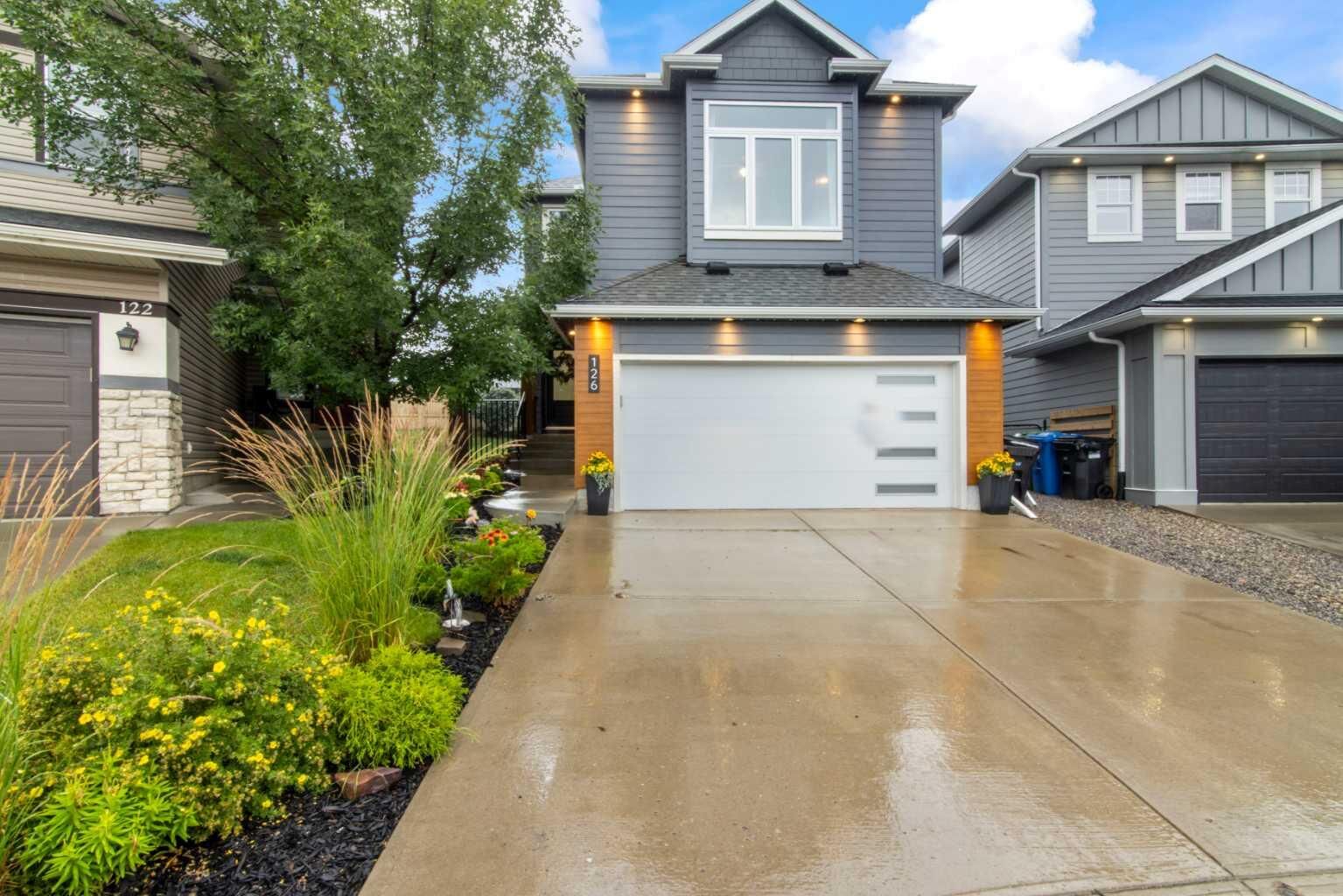 Property Photo: 126 Chapman Close SE AB T2X 3V7
