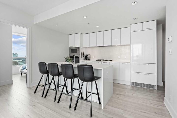 Property Photo:  901 10 Avenue SW 2206  AB T2R 0B5 