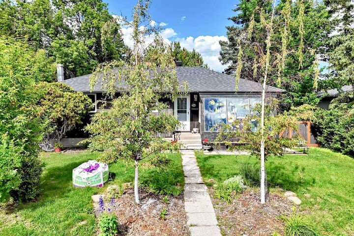 Property Photo: 4832 Worcester Drive SW AB T3C 3L6