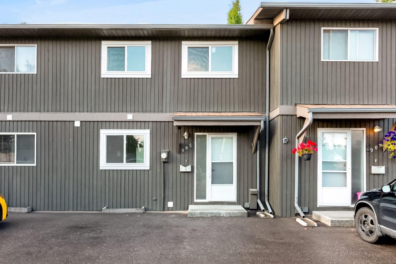 Property Photo: 5340 17 Avenue SW 905 AB T3E 6M3
