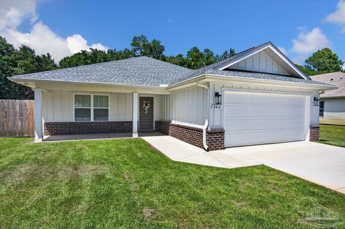 Property Photo:  8414 Lucena St  FL 32566 