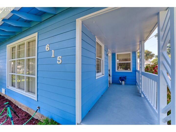 Property Photo:  615 Pacific Ave  OR 97415 