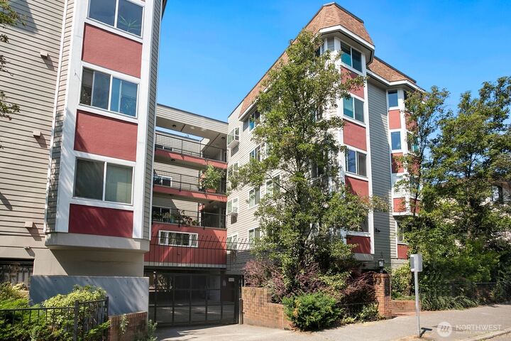 Property Photo: 1617 Summit Avenue 42 WA 98122