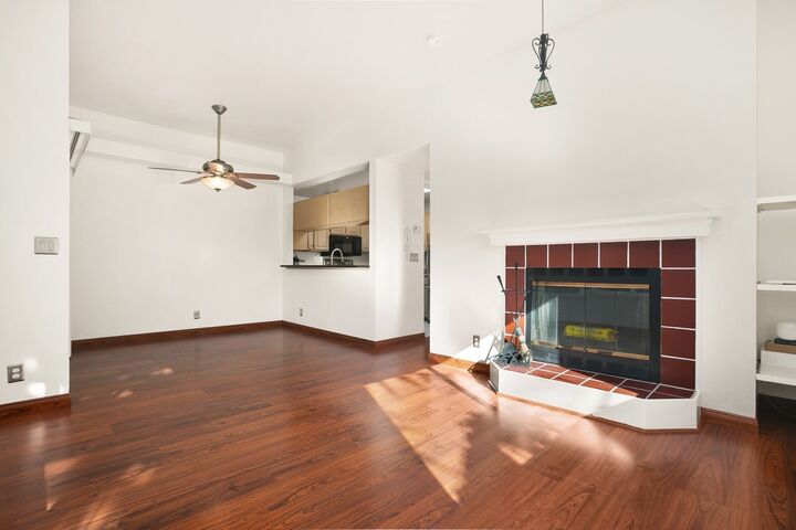Property Photo:  1617  Summit Avenue 42  WA 98122 